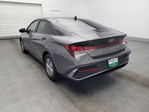 Used 2025 Hyundai Elantra SE image 5