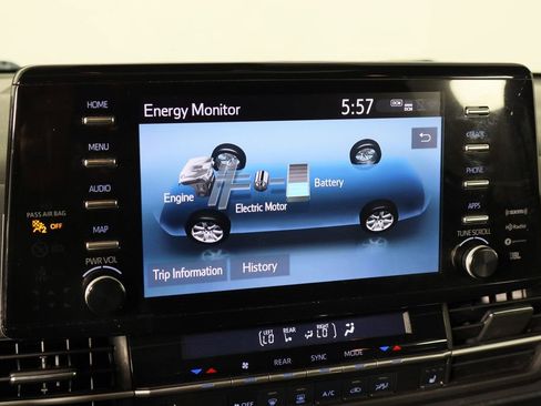 Used 2022 Toyota Sienna XSE image 40