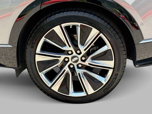 Used 2023 Cadillac Lyriq 2WD image 13