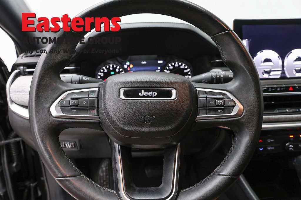 Used 2023 Jeep Compass Latitude AWD/4WD image 10