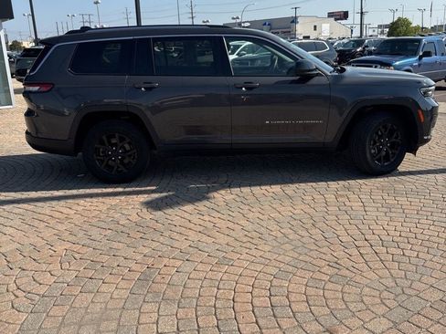 Used 2022 Jeep Grand Cherokee L Laredo w/ Luxury Tech Group I image 4