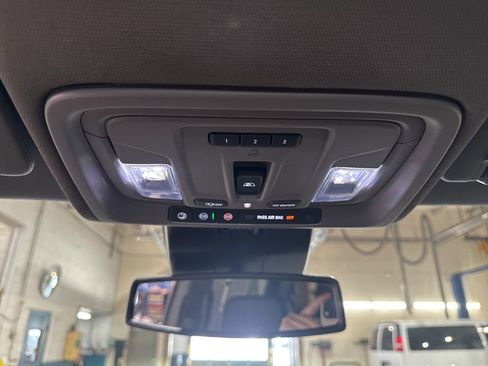 Used 2024 GMC Sierra 3500 SLT w/ SLT Convenience Package image 38