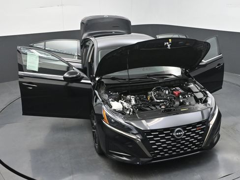 Certified 2025 Nissan Altima 2.5 SR FWD image 35