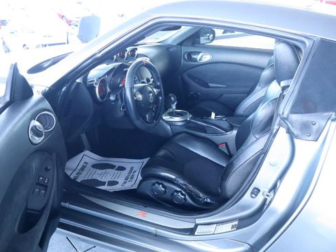 Used 2014 Nissan 370Z Touring RWD image 14