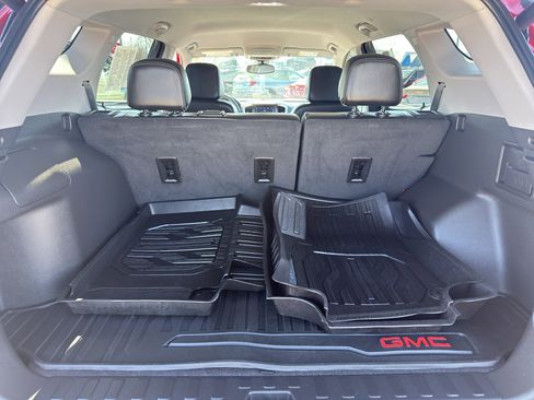 Used 2023 GMC Terrain SLT image 35