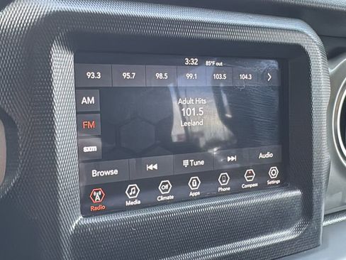 Used 2020 Jeep Wrangler Unlimited Sahara AWD/4WD image 25