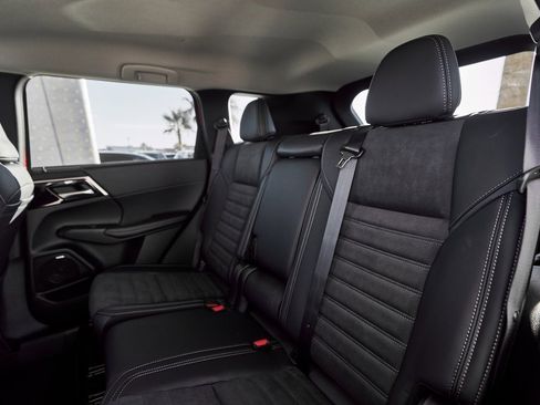 New 2025 Mitsubishi Outlander SE image 29