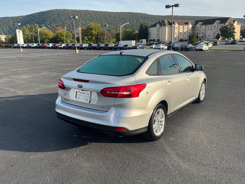 Used 2018 Ford Focus SE w/ Cold Weather Package FWD image 7