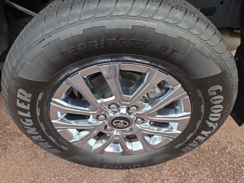 Certified 2025 Toyota Tacoma Limited AWD/4WD image 11