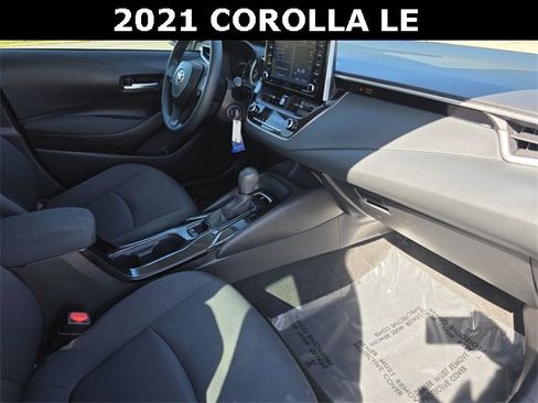 Used 2021 Toyota Corolla LE image 9