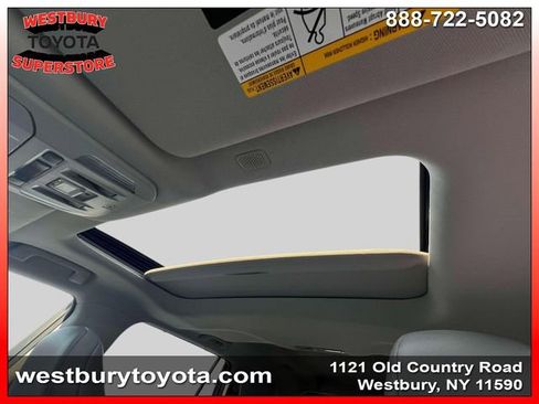 Used 2022 Toyota Highlander XLE AWD/4WD image 39