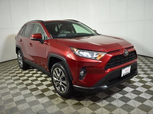 Used 2019 Toyota RAV4 XLE Premium image 3