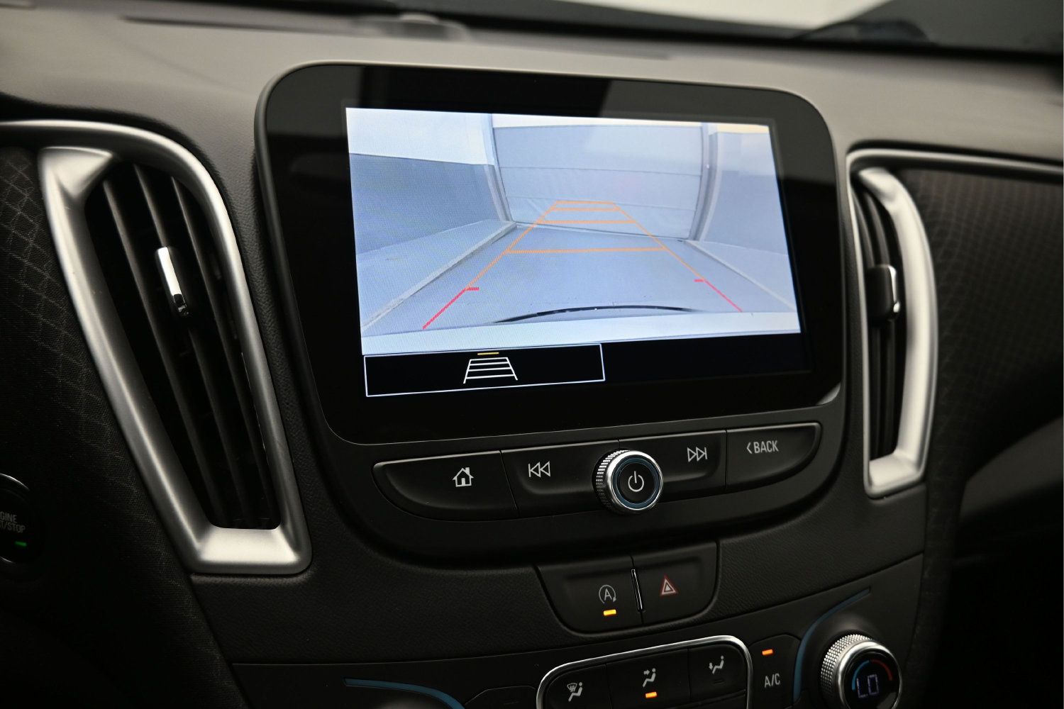 Used 2025 Chevrolet Malibu LT FWD image 11