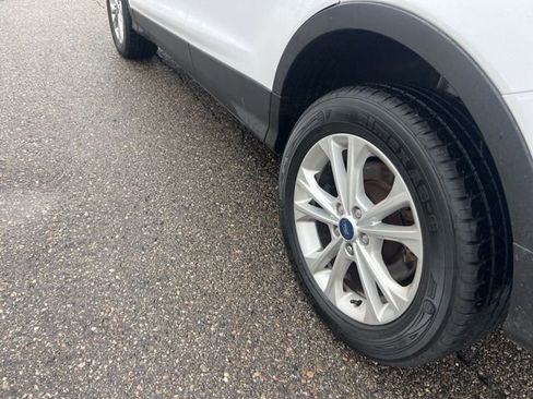 Certified 2019 Ford Escape SE image 24