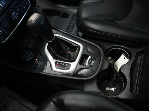 Used 2016 Jeep Cherokee Trailhawk w/ Comfort/Convenience Group image 21