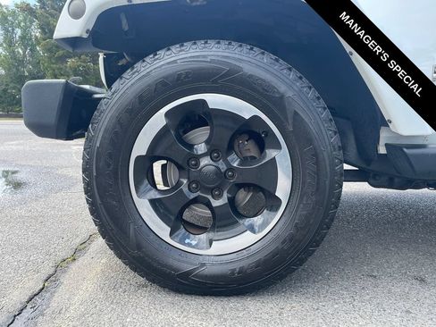 Used 2014 Jeep Wrangler Unlimited Sahara AWD/4WD image 10