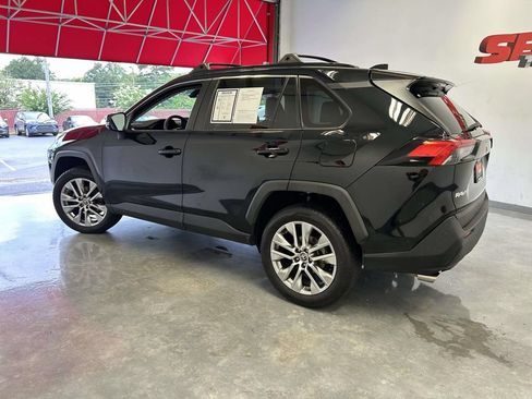 Used 2022 Toyota RAV4 XLE Premium FWD image 6