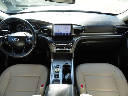 Used 2020 Ford Explorer XLT w/ Equipment Group 202A image 6