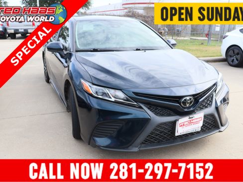 Used 2019 Toyota Camry SE image 1