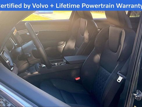 Used 2025 Volvo XC90 B6 Plus image 32