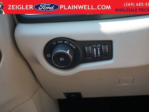 Used 2024 Chrysler Pacifica Touring-L FWD image 30