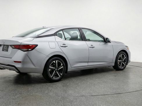 Used 2025 Nissan Sentra SV image 9