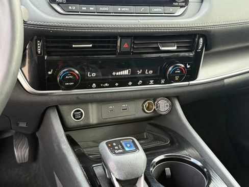 Used 2021 Nissan Rogue SV w/ Premium Package FWD image 21