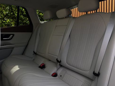 Used 2023 Mercedes-Benz EQE 500 4MATIC SUV w/ Exclusive Trim Package image 30