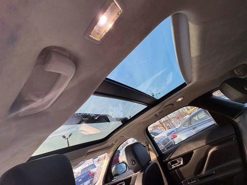 Used 2020 Jaguar F-PACE Premium image 36