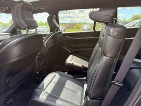 Used 2022 Jeep Grand Cherokee L Overland w/ Luxury Tech Group IV AWD/4WD image 10