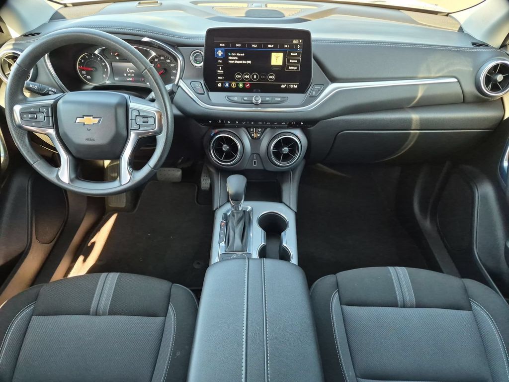 Used 2025 Chevrolet Blazer LT FWD image 26