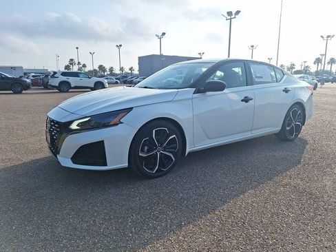 Used 2024 Nissan Altima 2.5 SR FWD image 3