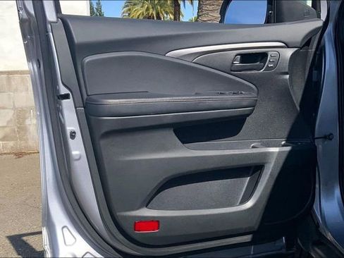 Used 2022 Honda Pilot TrailSport image 23