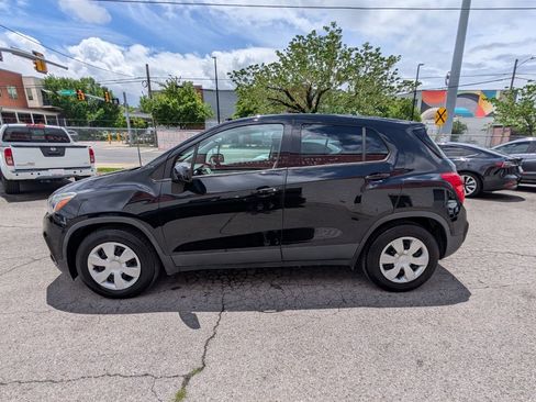 Used 2019 Chevrolet Trax LS FWD image 9