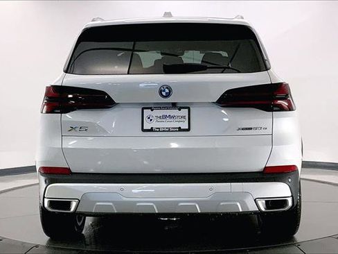 New 2026 BMW X5 xDrive50e w/ Climate Comfort Package image 3