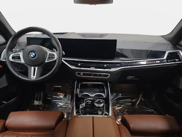 Certified 2025 BMW X7 M60i AWD/4WD image 9
