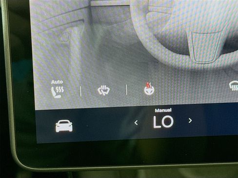 Used 2022 Tesla Model Y Long Range image 19