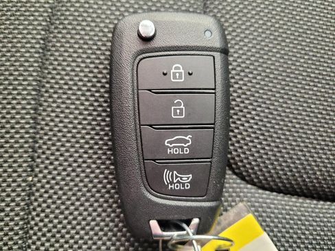 Used 2024 Hyundai Elantra SE FWD image 32