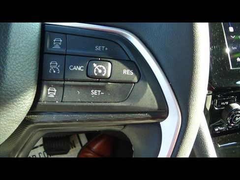 Used 2023 Jeep Grand Cherokee L Laredo image 24