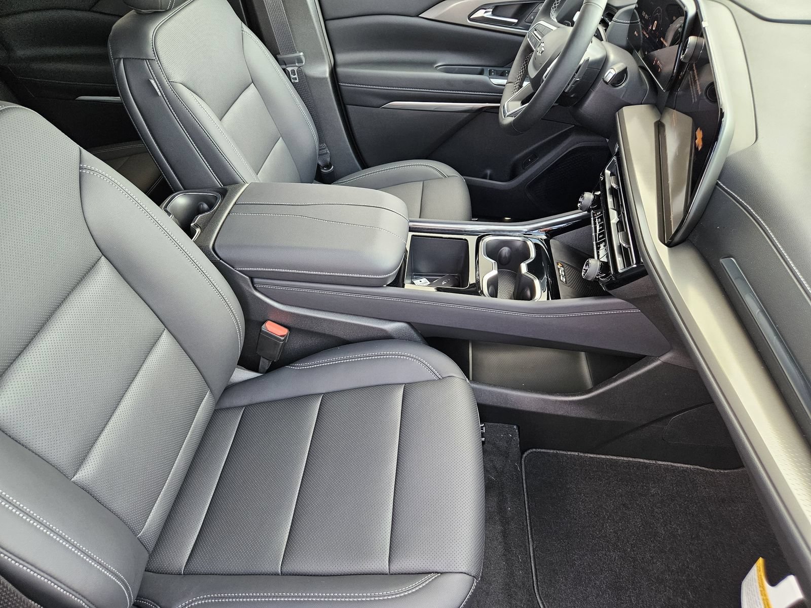 New 2027 Chevrolet Traverse LT w/ Midnight/Sport Edition FWD image 15