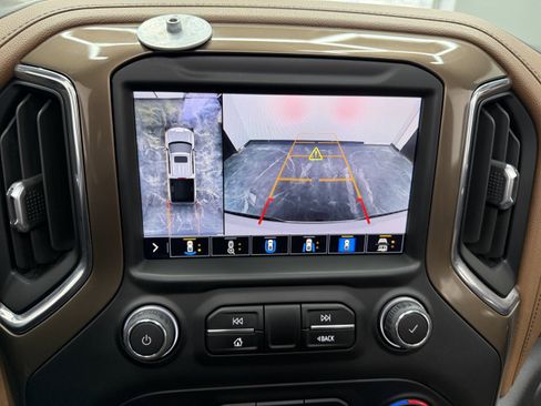 Used 2022 Chevrolet Silverado 1500 High Country w/ Technology Package image 21