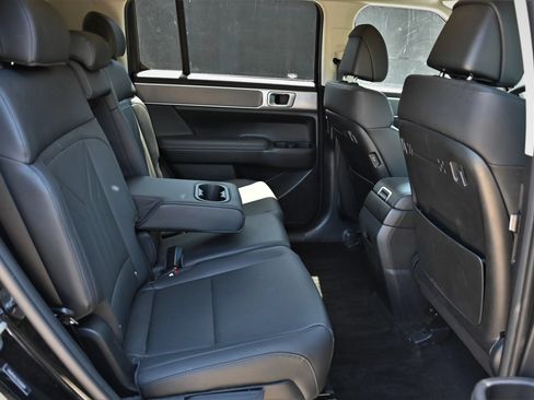 Used 2025 Hyundai Santa Fe SEL FWD image 15