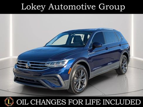 Used 2023 Volkswagen Tiguan SE FWD image 1