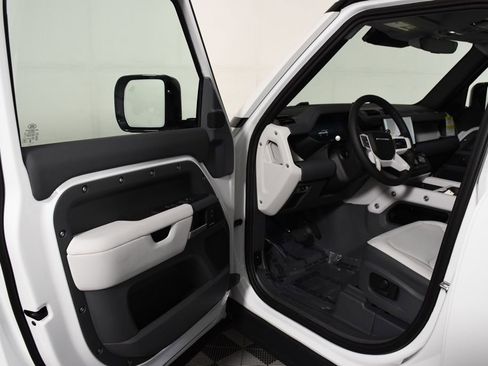 Used 2025 Land Rover Defender 110 S image 18