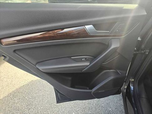 Used 2020 Audi Q5 e Premium Plus w/ Premium Plus Package image 19