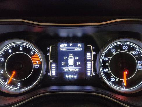 Used 2020 Jeep Cherokee Latitude Plus image 23