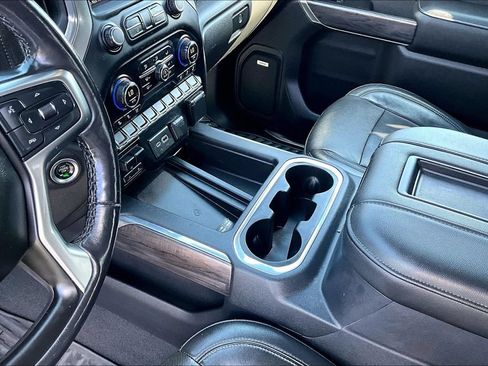 Used 2019 Chevrolet Silverado 1500 LTZ w/ LTZ Convenience Package AWD/4WD image 8