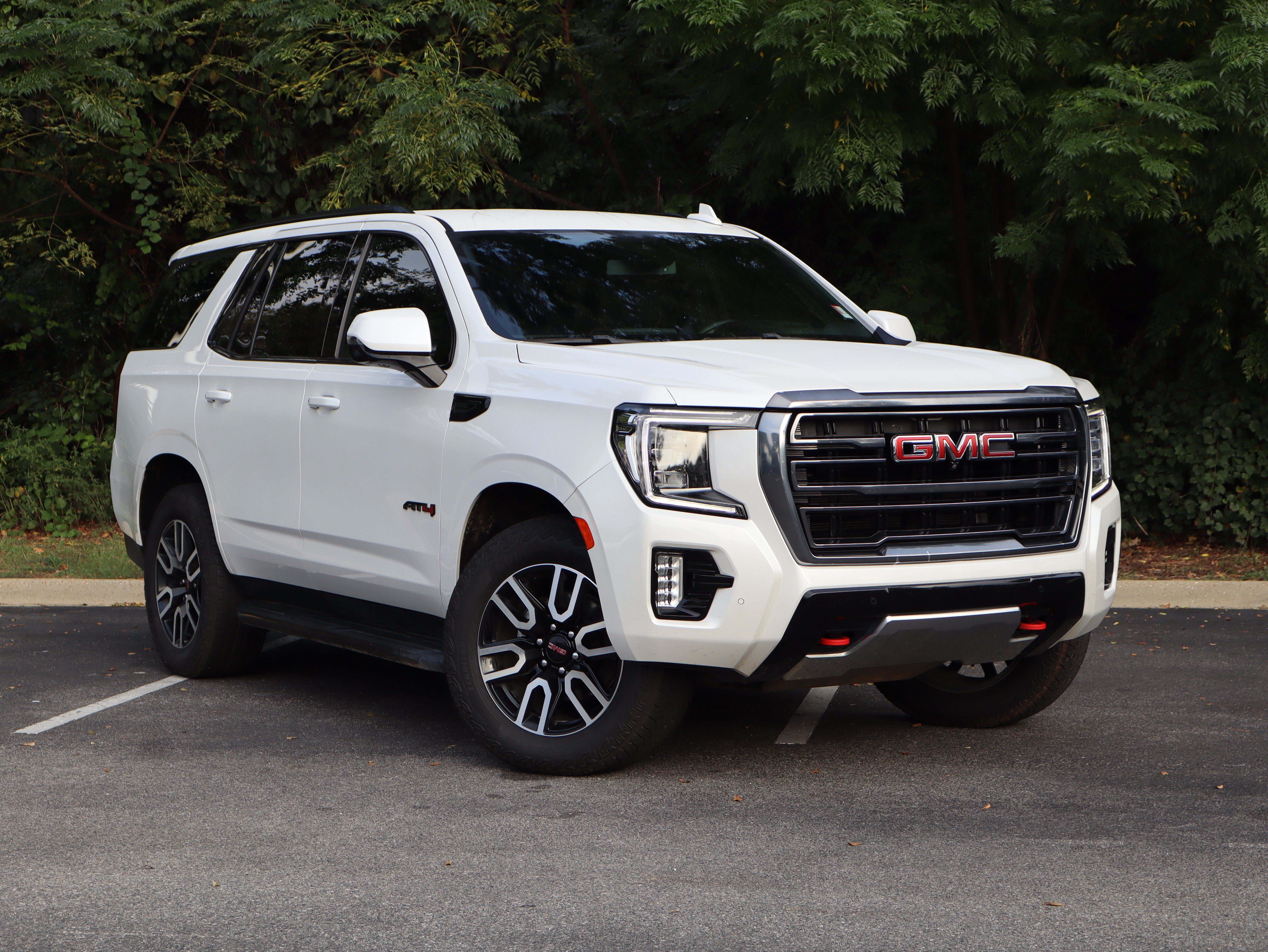 Used 2024 GMC Yukon AT4 w/ Technology Package AWD/4WD image 2