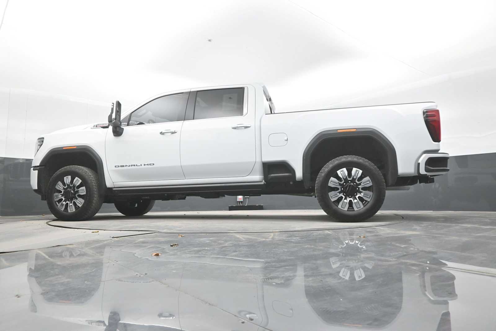 Used 2024 GMC Sierra 2500 Denali w/ Denali Reserve Package AWD/4WD image 23