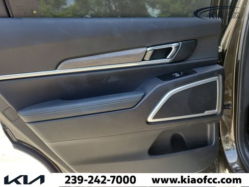 Used 2021 Kia Telluride EX w/ EX Premium Package AWD/4WD image 12
